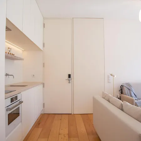 Arsenal 108, Design - New Light Downtown Chiado And River *