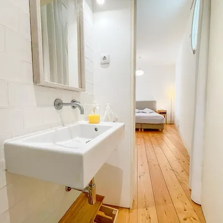 Arsenal 108, Design - New Light Downtown Chiado And River ליסבון